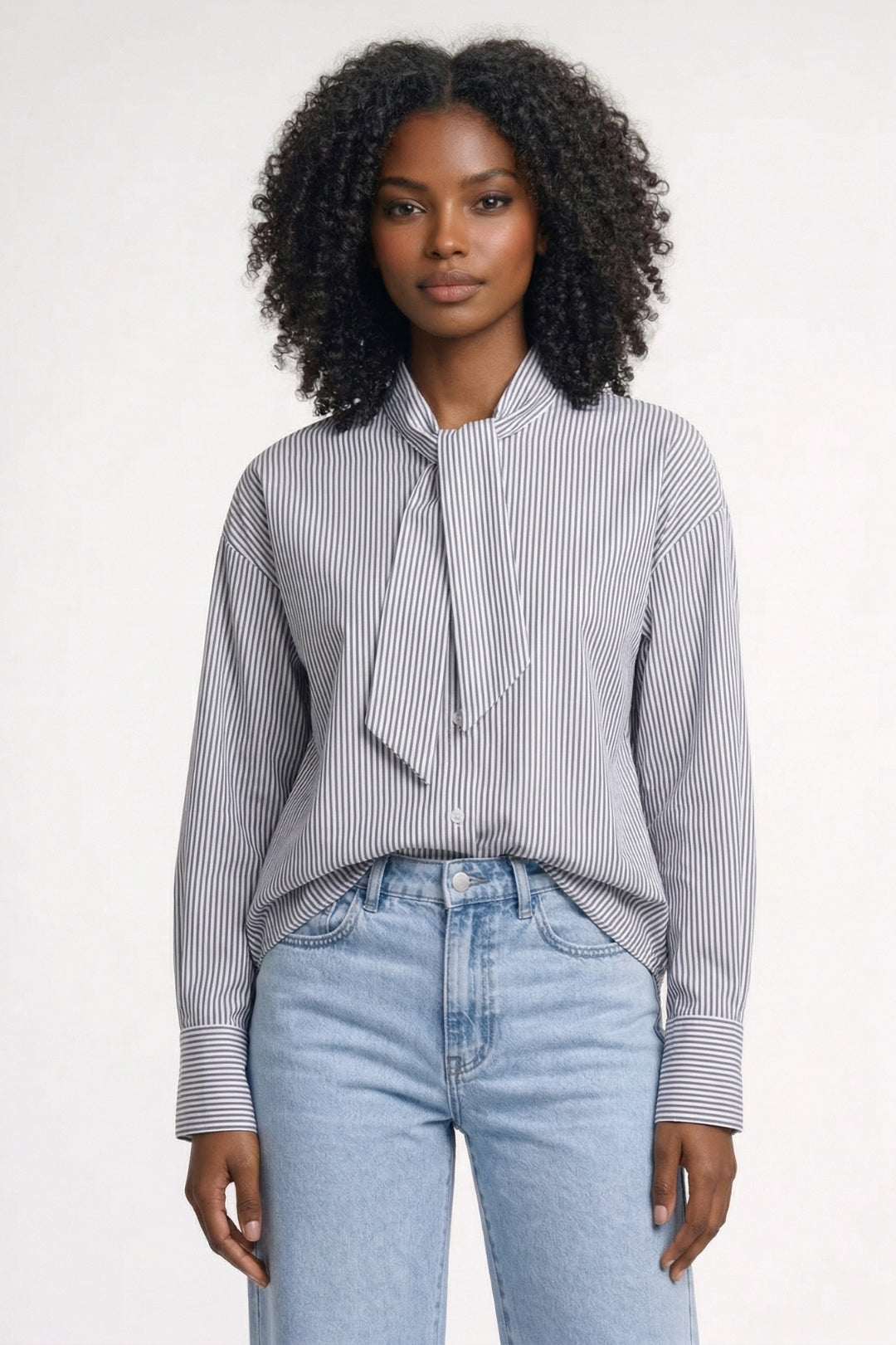 Elegante gestreepte damesblouse met volant en lange mouwen