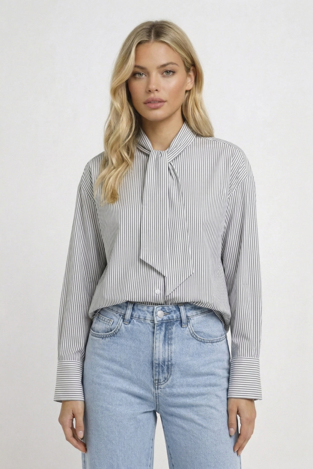 Minimalistische Gestreepte Blouse met Strikdetail