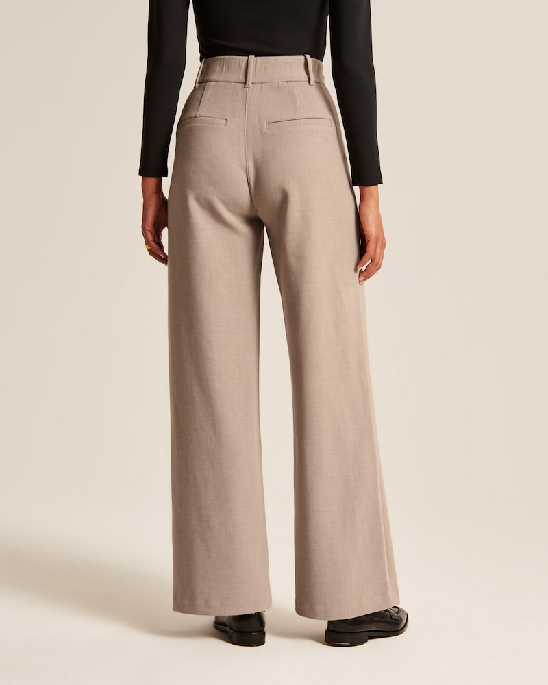 Isabell | Modieuze broek in taupe met wijde pijpen