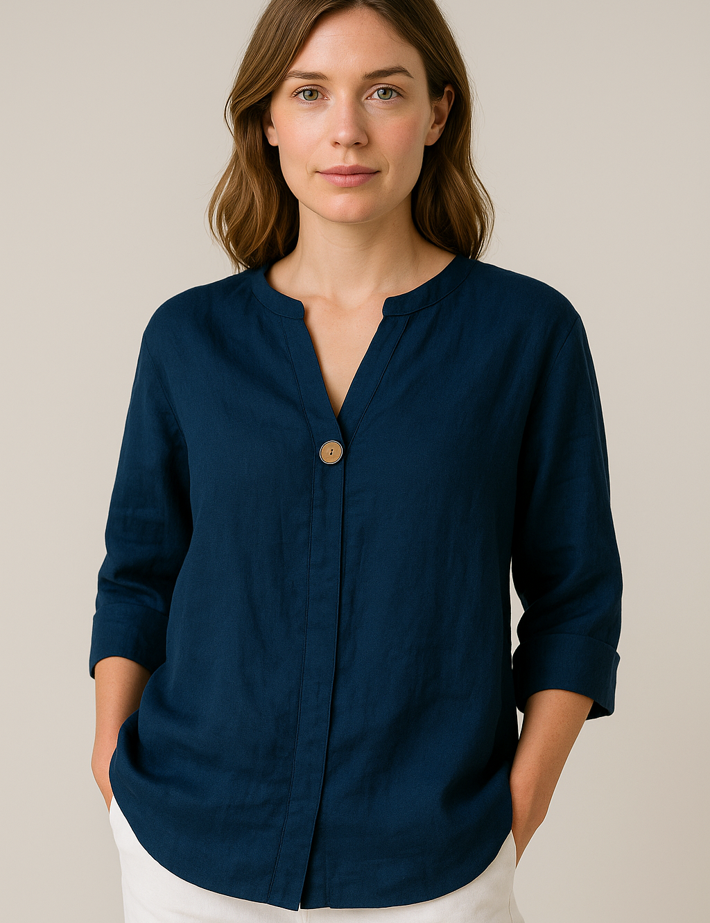 Sophie___Korte_Mouw_Damesblouse_met_V-hals_en_Knoopdetail_voor_Zomer_1.png
