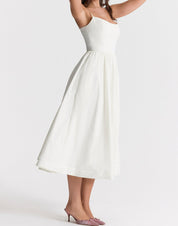Elegante Midi Jurk met Bandjes en Uitlopende Rok