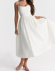 Elegante Midi Jurk met Bandjes en Uitlopende Rok