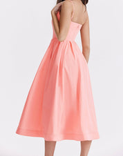 Elegante Midi Jurk met Bandjes en Uitlopende Rok