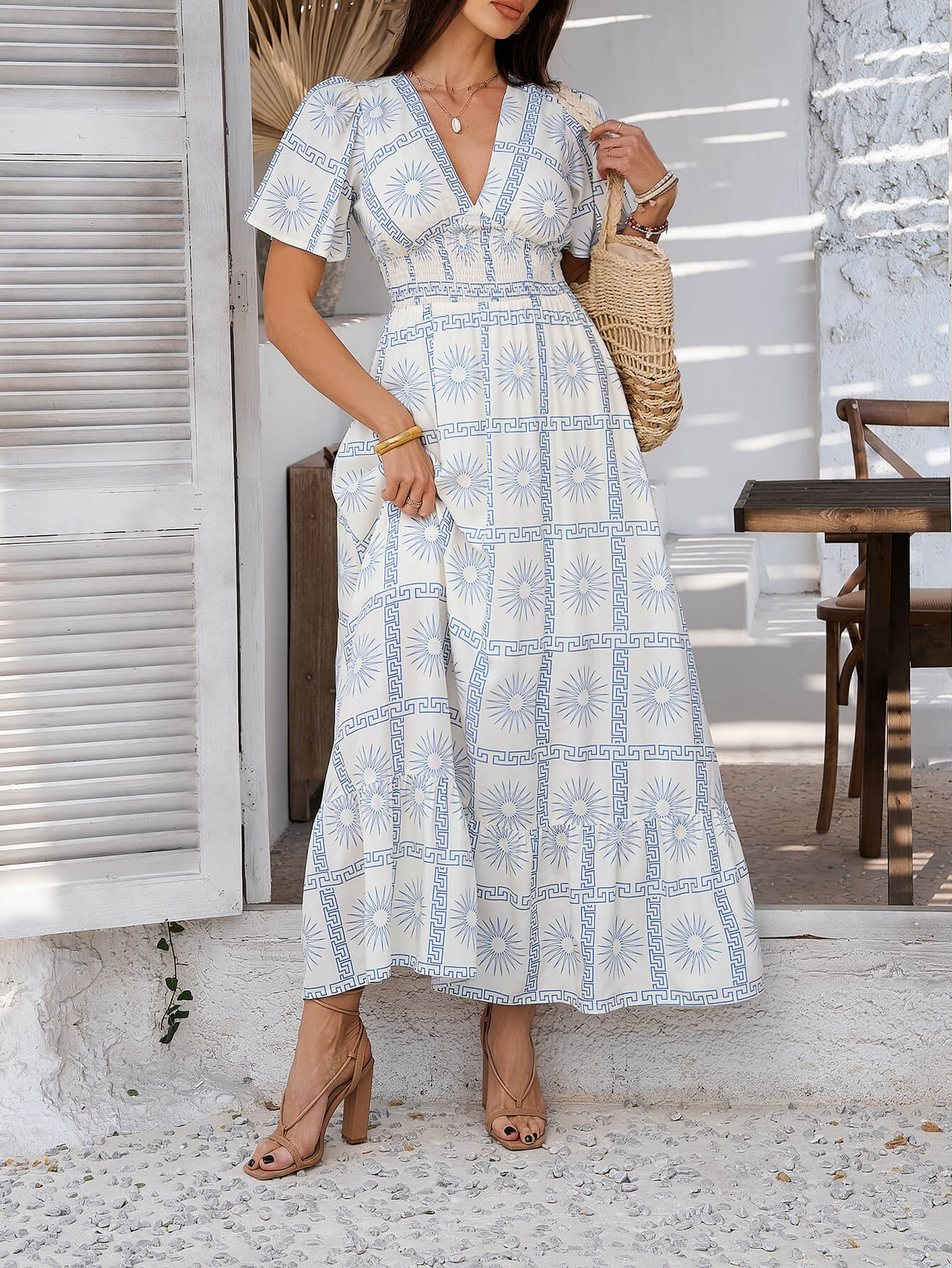 Wit Blauwe Abstract Print Maxi Jurk | Gesmockte Taille | Zomerjurk Dames