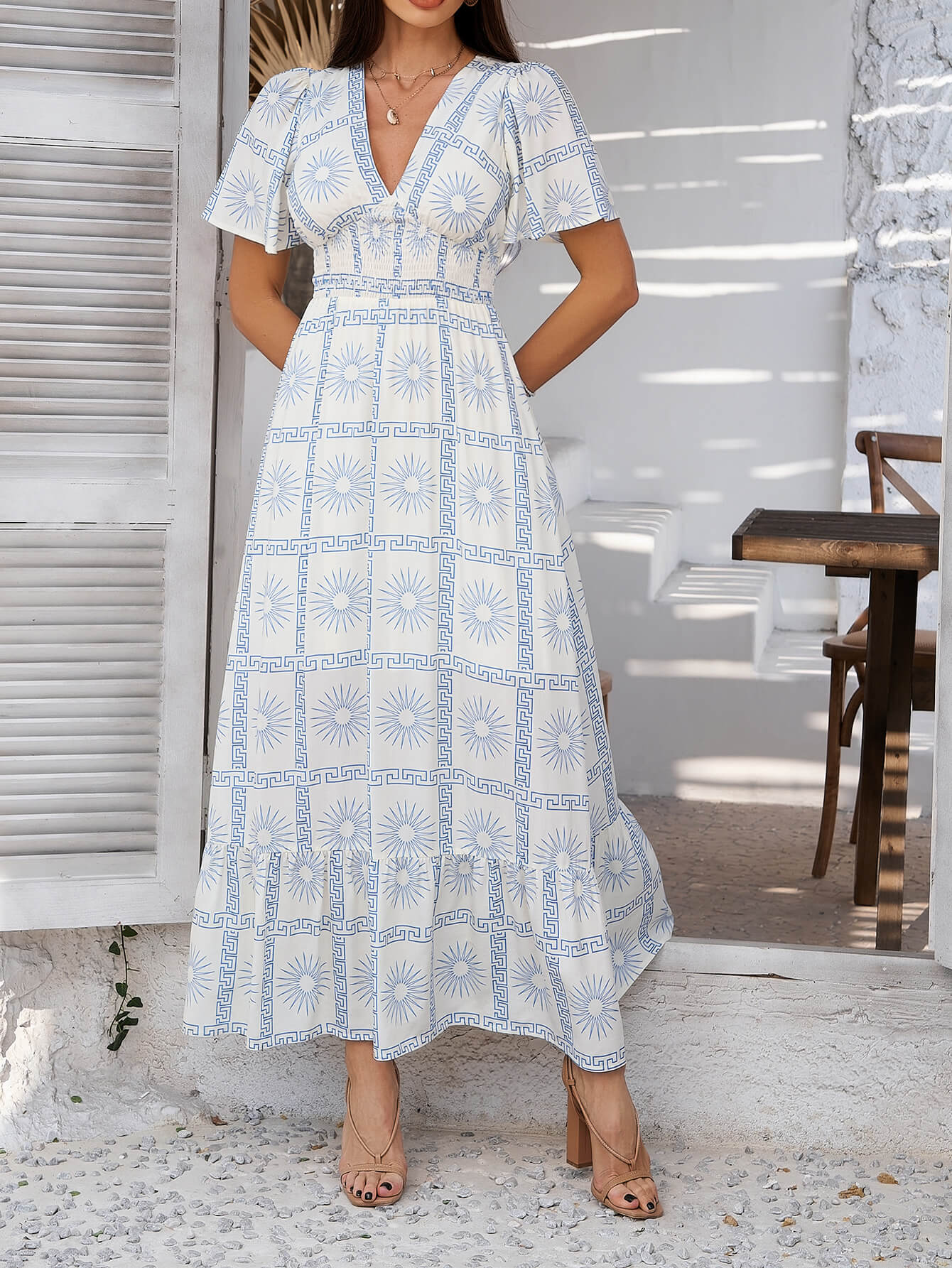 Wit Blauwe Abstract Print Maxi Jurk | Gesmockte Taille | Zomerjurk Dames